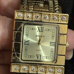 NWOT- VINTAGE BRACELET WATCH